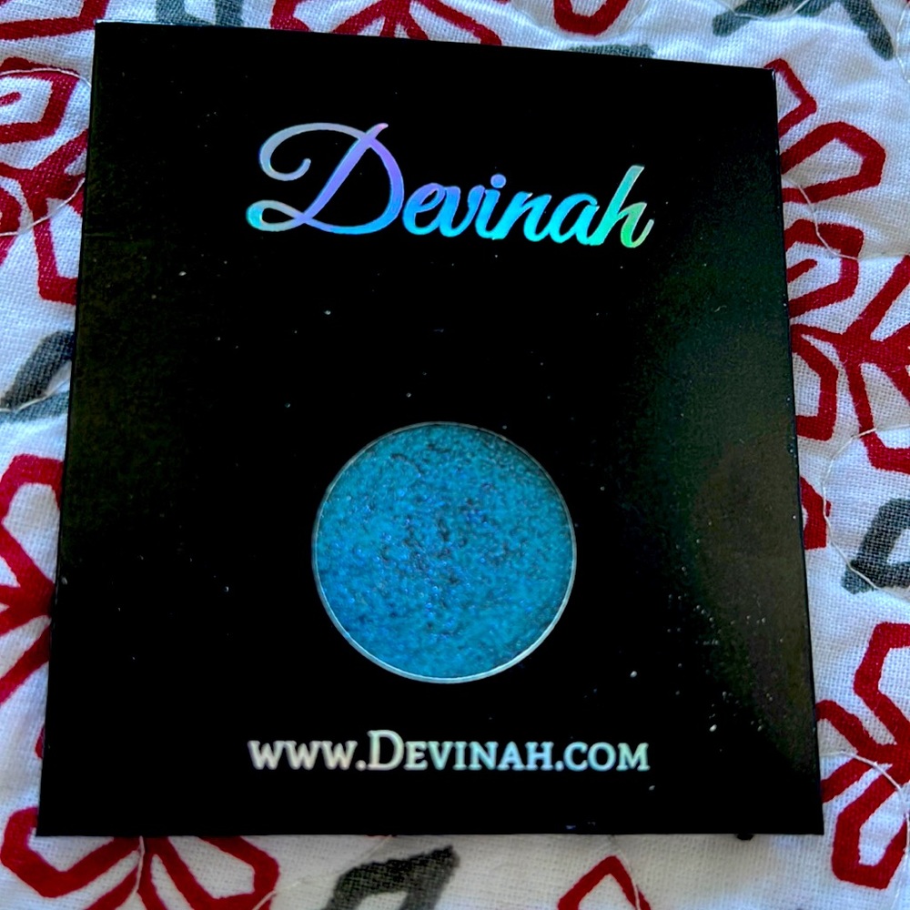 Devinah eyeshadow in 347